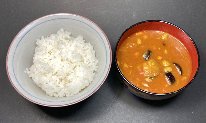 ひきわり豆のトマトカレーとライス