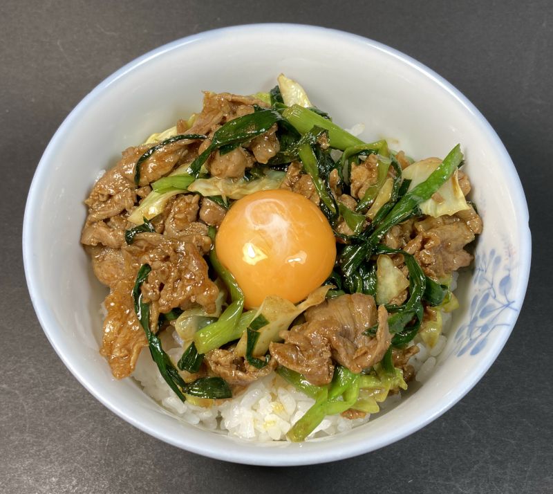 株式会社ダイショー CoCo壱番屋監修 スタミナカレー炒めの素をどんぶり飯にしてみる