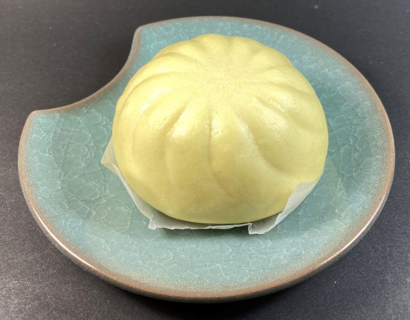 オーベルジーヌ新宿監修 Aubergine カレーまん3つの内の1つの紹介
