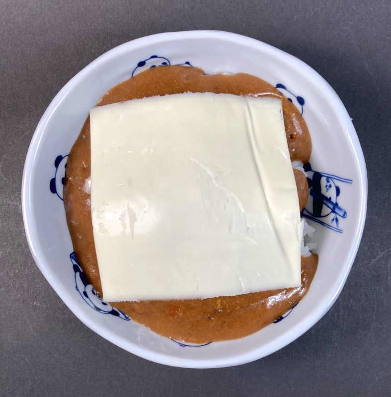 チーズをのせる