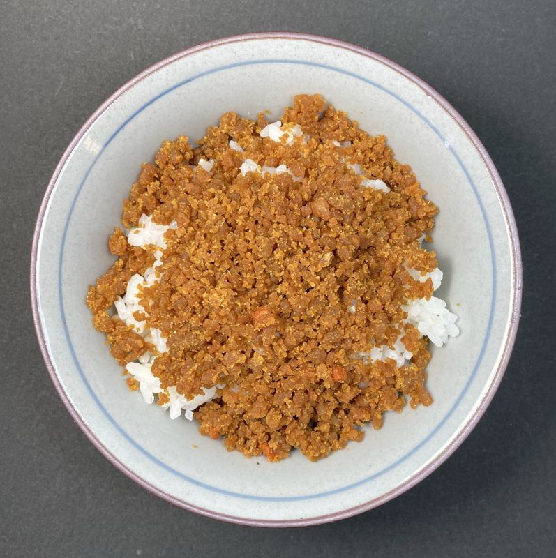 磯じまん株式会社 カレーそぼろちゃん 甘口をごはんにかける