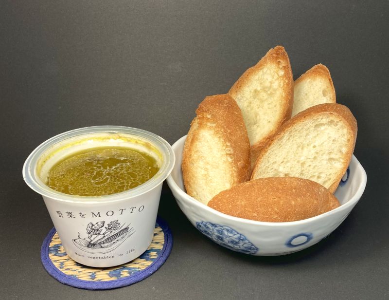 野菜をMOTTO The GREEN CURRY 辛味 LEVEL4と焼フランスパン