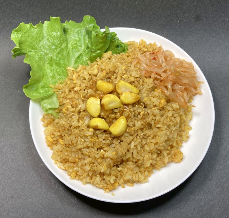 カレーにんにくをチャーハンと食べる