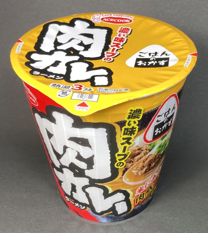 エースコック株式会社 肉カレーラーメンのパッケージ表側