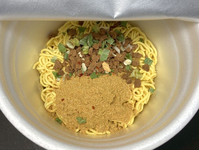 エースコック株式会社 スーパーカップ1.5倍 NOBROCK TV キーマカレー味 ラーメンのかやくとパウダー