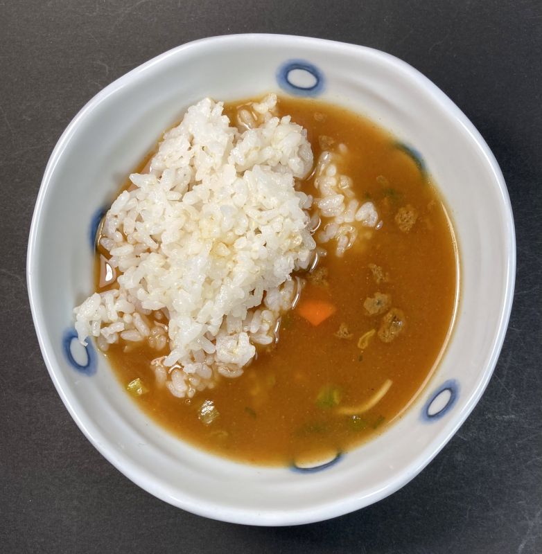 スーパーカップ1.5倍 トマトカレー味ラーメンカップの残ったスープでカレーライスをする