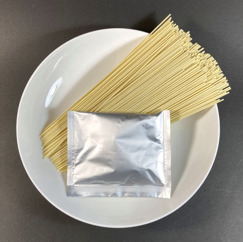 日の出製粉株式会社 カレーラーメン スパイシーカレー味 カレー龍の袋の中身