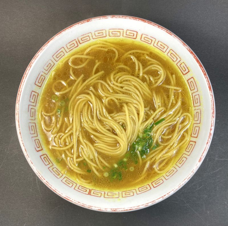 日の出製粉株式会社 カレーラーメン スパイシーカレー味 カレー龍の少し時間が経ったラーメン