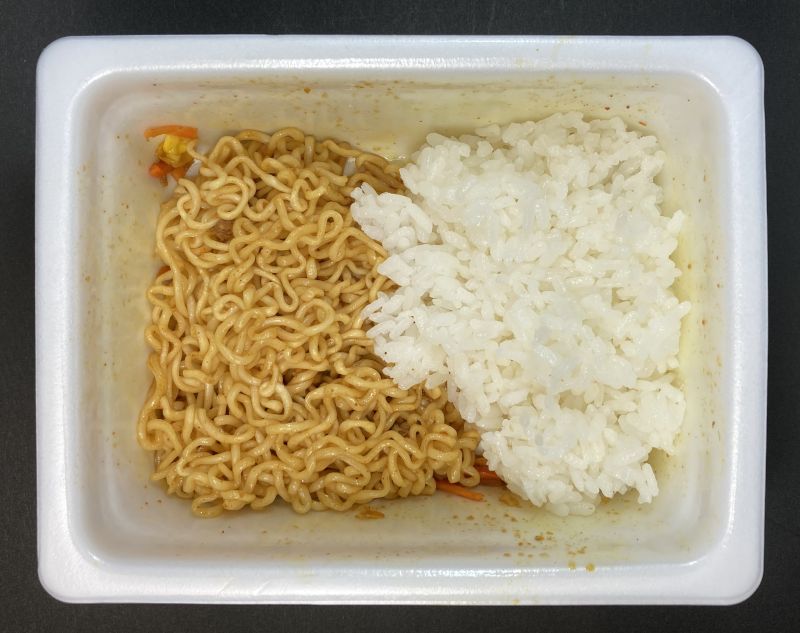 やきそばとごはん