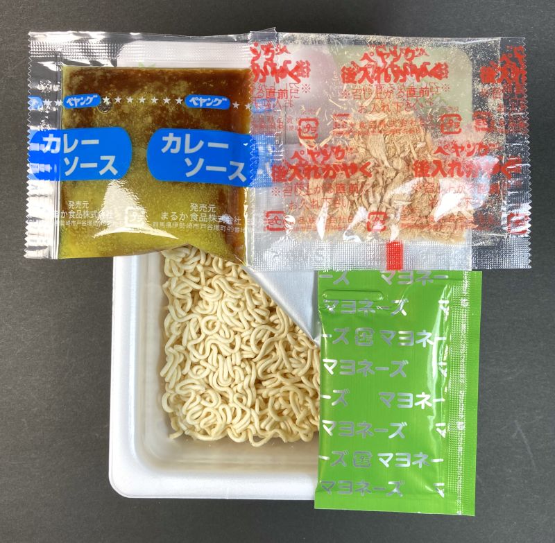 かやく、ソース、ツナ、麺画像