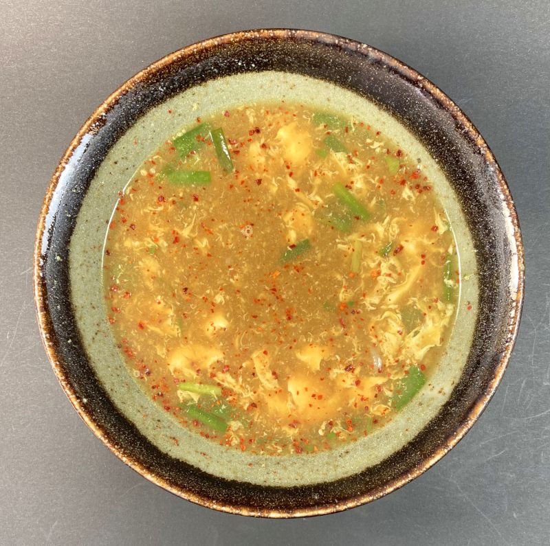 株式会社桝元 宮崎発 生 カレー×辛麺に唐辛子を入れる