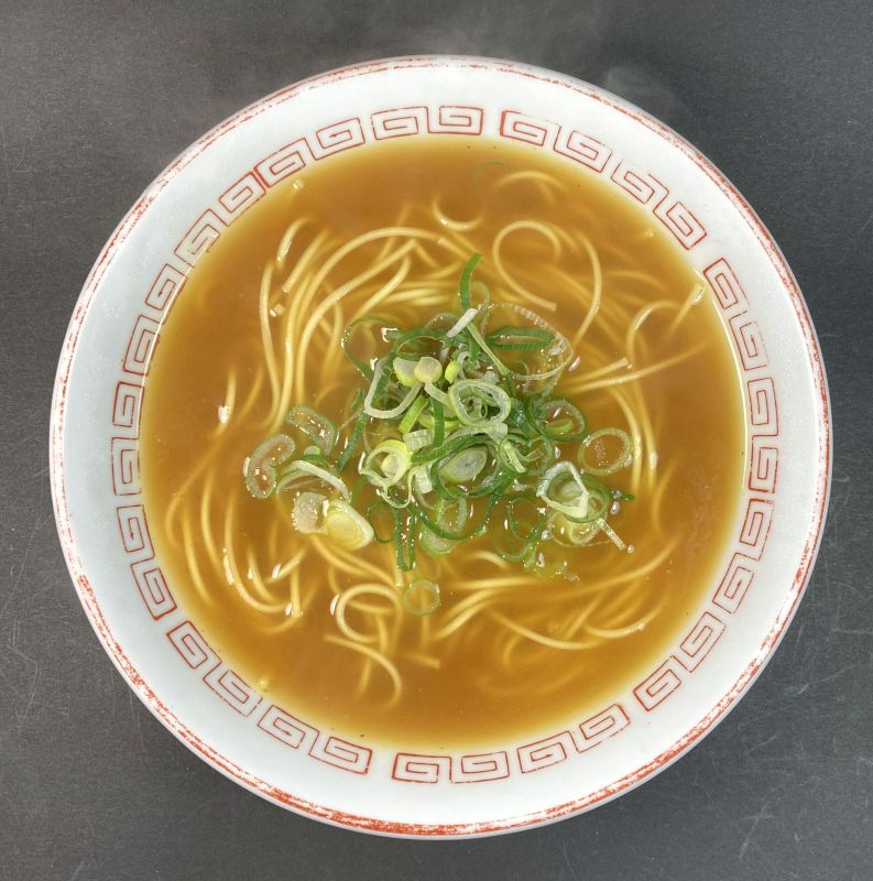 ハイカラ！厳選スパイス×香味野菜 コク旨スープ 神戸カレーラーメンの完成