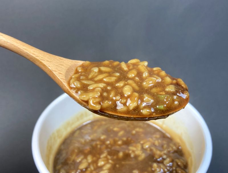 日清食品株式会社 アパ社長カレーメシ 本格派ビーフカレー風の具材紹介