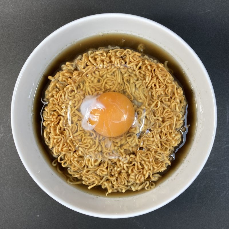 日清食品株式会社 チキンラーメンブラック スパイスカレー味の完成