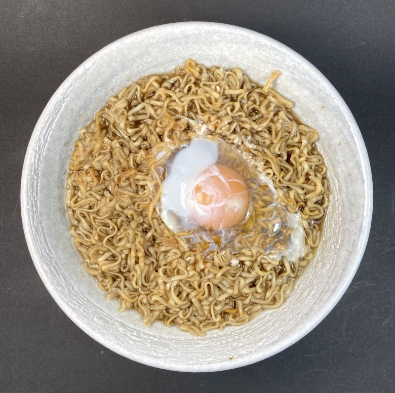 日清食品株式会社 チキンラーメンブラック スパイスカレー味をもう一杯作る