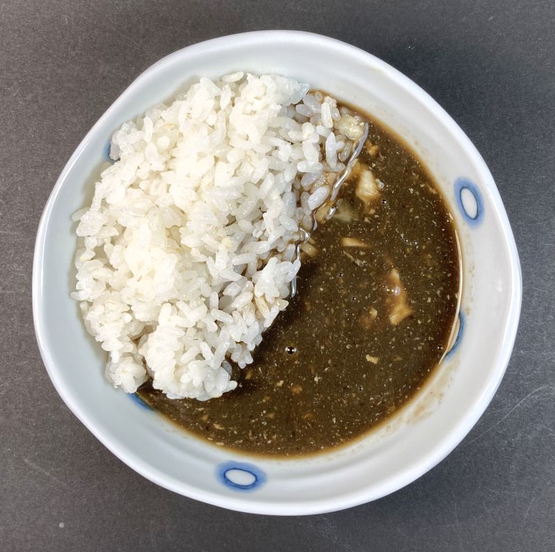 日清食品株式会社 チキンラーメンブラック スパイスカレー味の余ったスープでカレーライス