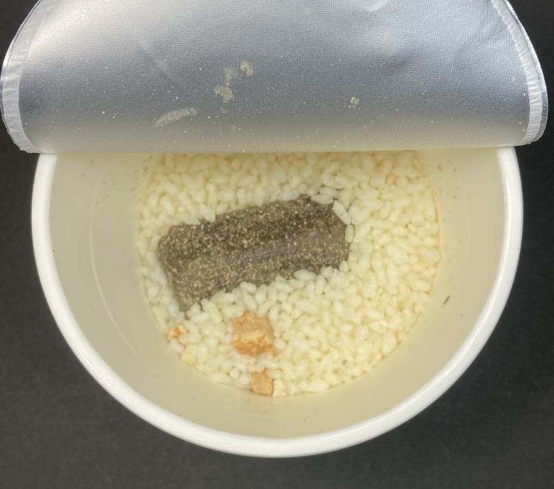 日清食品株式会社 ゴーゴーカレー監修 メシの中身