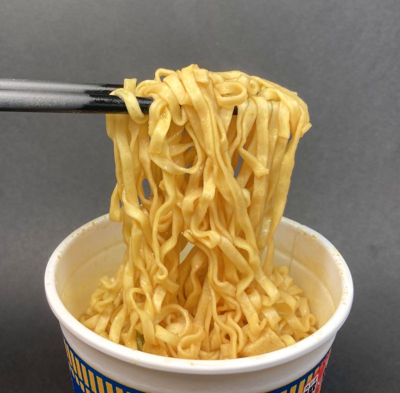CUP NOODLE 魚介ぶし CURRYの麺