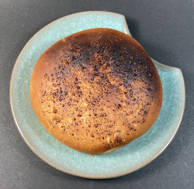 第一屋製パン株式会社 100時間カレー監修 焼きチーズカレーパンをトーストする