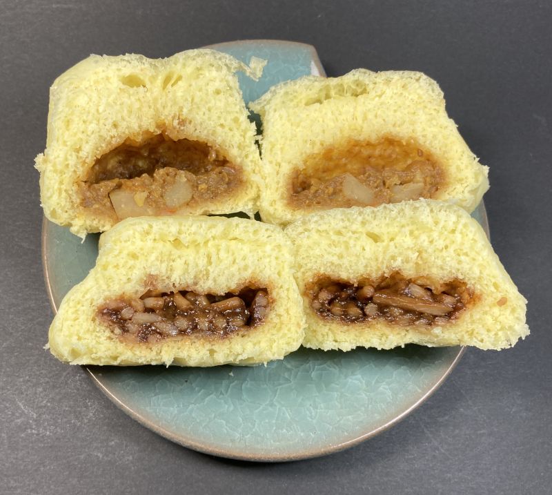パンを4つにカットしました。