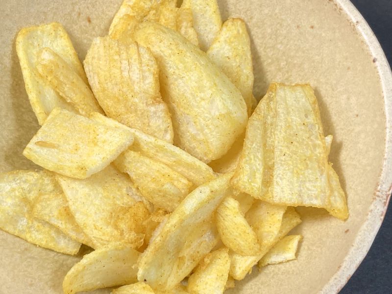 有限会社 味源 CoCo壱番屋監修 玉ねぎチップス カレー味のアップ画像