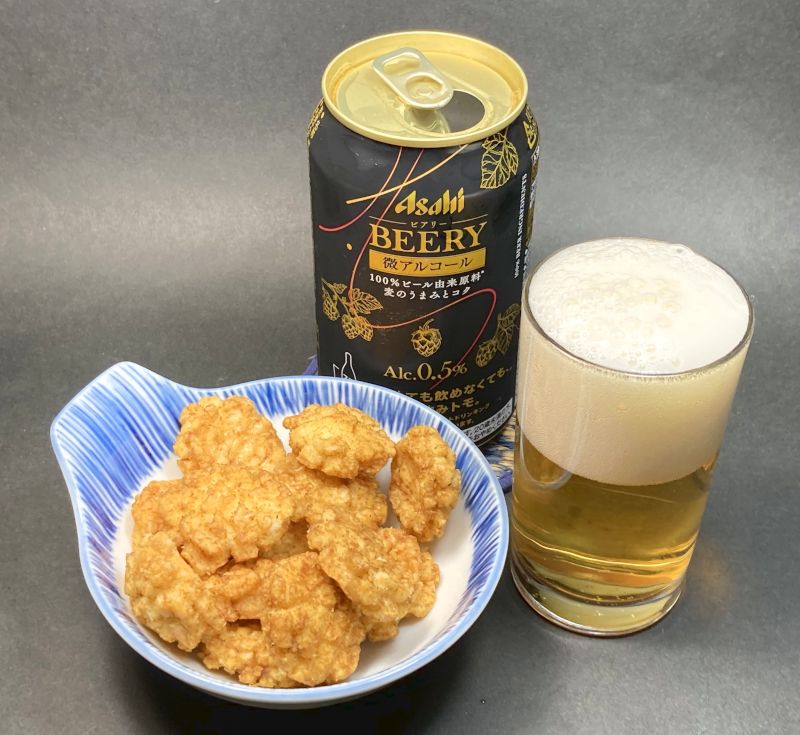 ぼんち株式会社 おだしがきいてる まろやカレーせんべいとビール画像