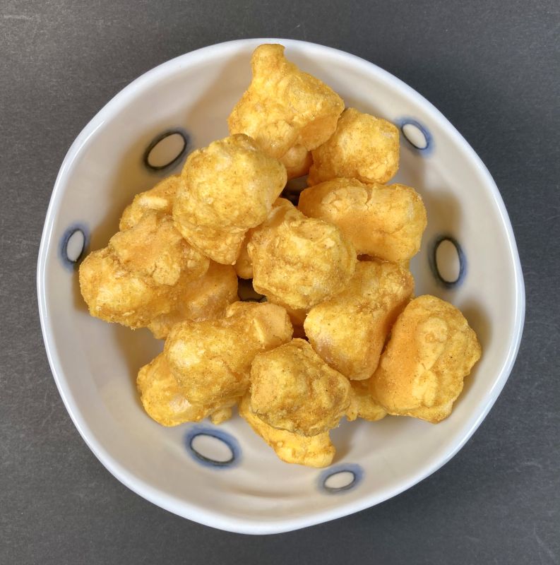 ふんわり名人 スパイスカレー味をお皿に盛ってみる