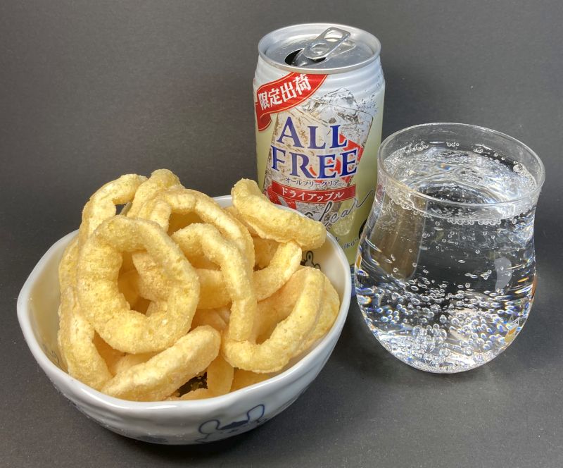オニオンリングスナックとドライアップルノンアルコール