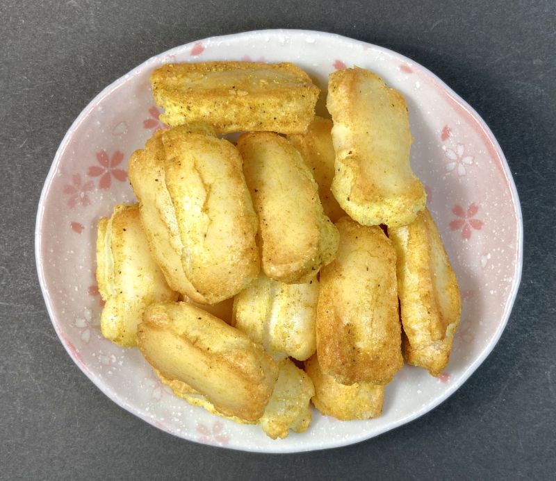 株式会社金沢兼六製菓 金沢小町をお皿に盛る