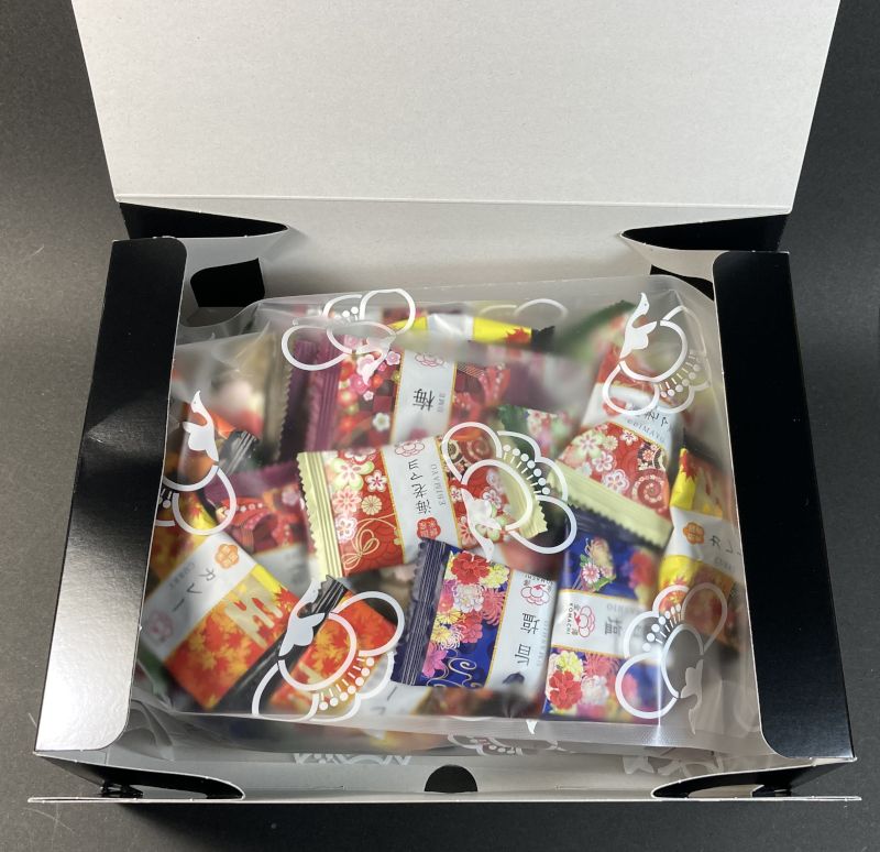 株式会社金沢兼六製菓 金沢小町の箱の中身