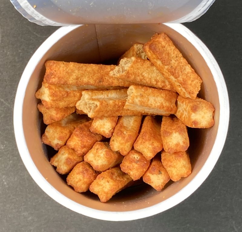 (株)湖池屋 カシなのにメシ？カラムーチョ 旨辛！スパイスカレーの箱の中身