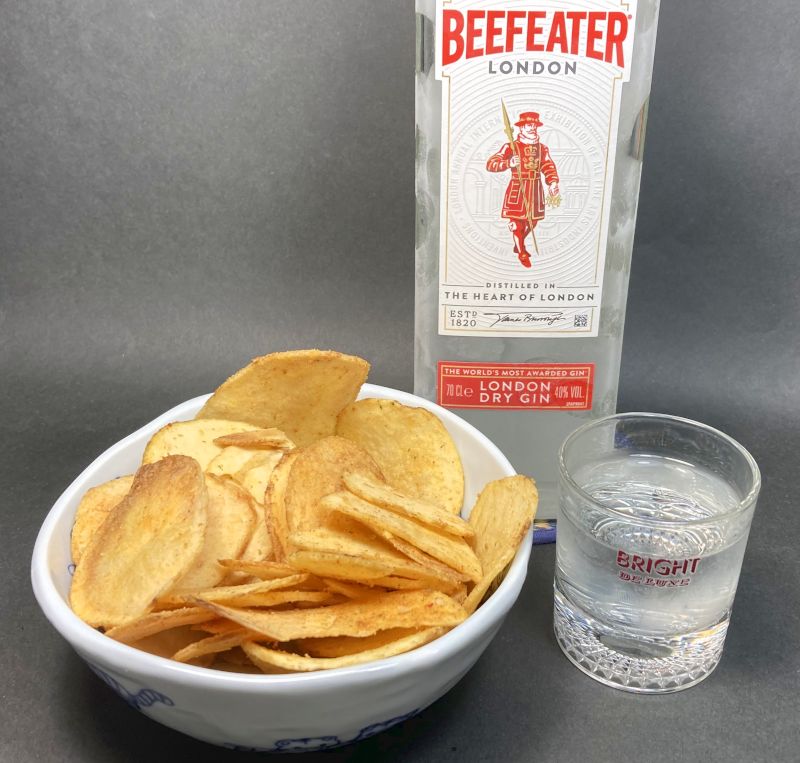 株式会社湖池屋 PURE POTATO マチルダにはスープカレーが合うBEEFEATERで晩酌画像