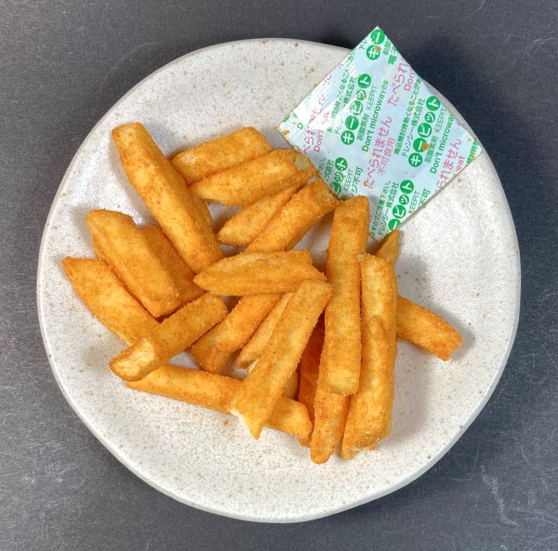 株式会社ノースカラーズ ちいかわ 鬼辛カレー ポテトスティックの中に入っている脱酸素剤