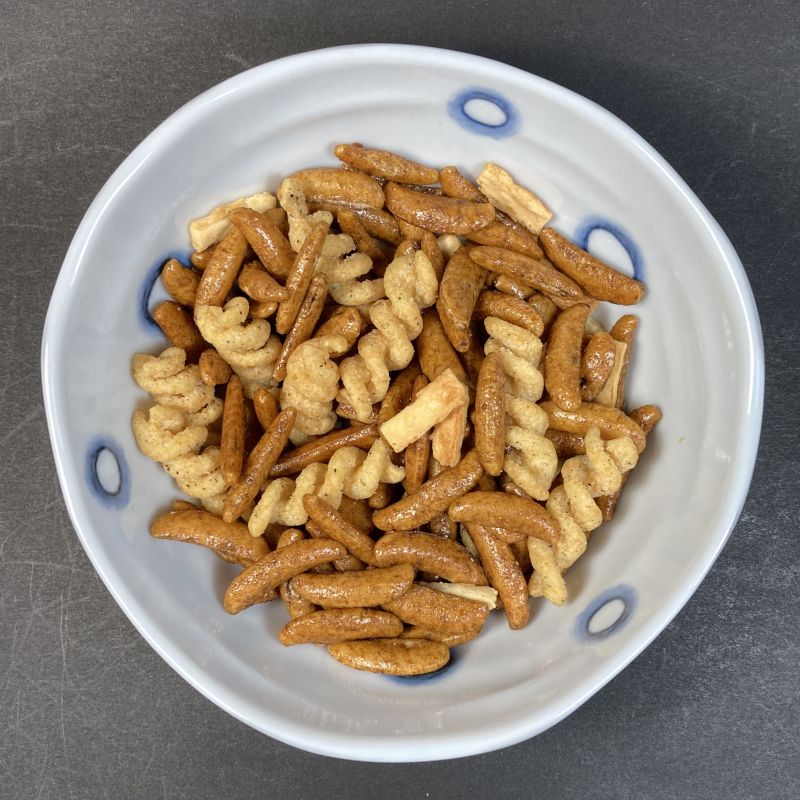 スパイシー三味の中身をお皿に盛り付ける