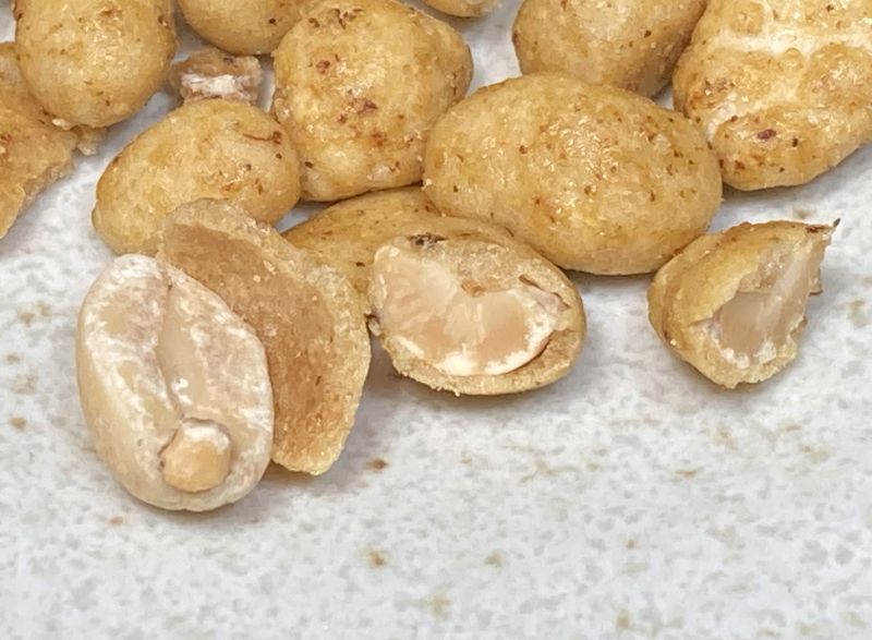 カレーナッツを半分にカットする