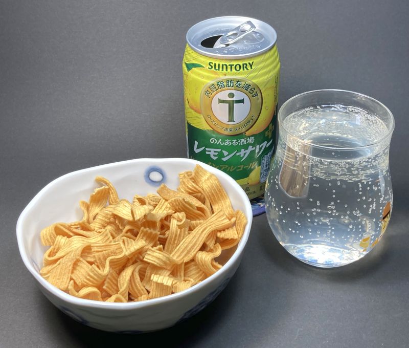 株式会社おやつカンパニー 期間限定 ブタメン 太麺スナック カレーラーメン味とノンアルコールレモンサワー