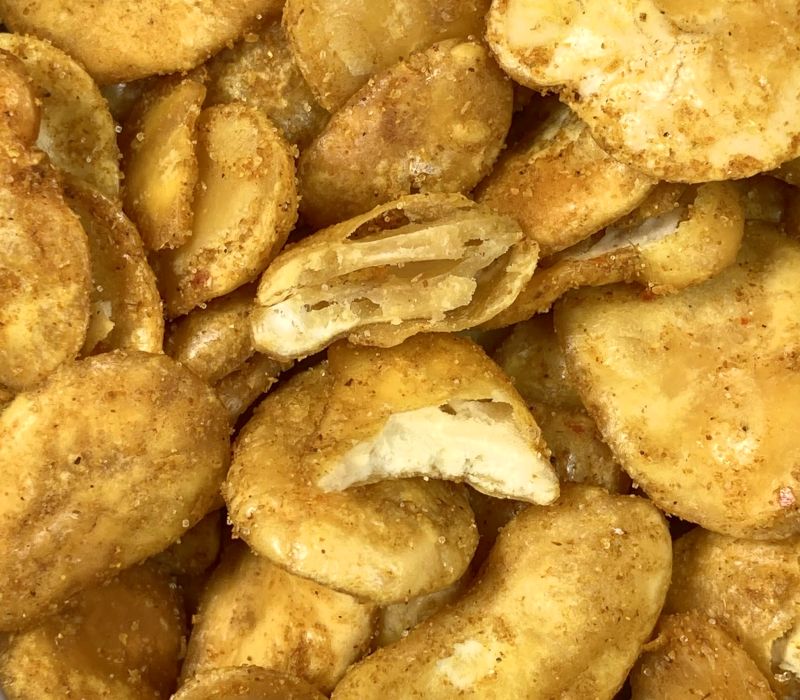 久世福商店 揚げそら豆 だしカレーを半分に割った断面