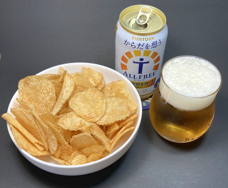 うなぎいも協同組合 LaLaCurry SPICY POTATO CHIPとノンアルコールビール