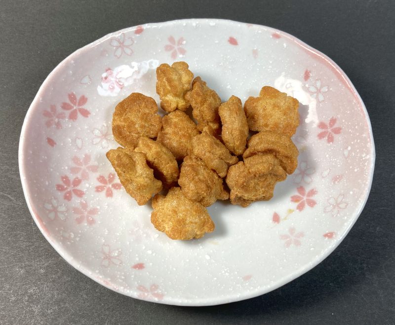 カレー かめせんをお皿に盛る