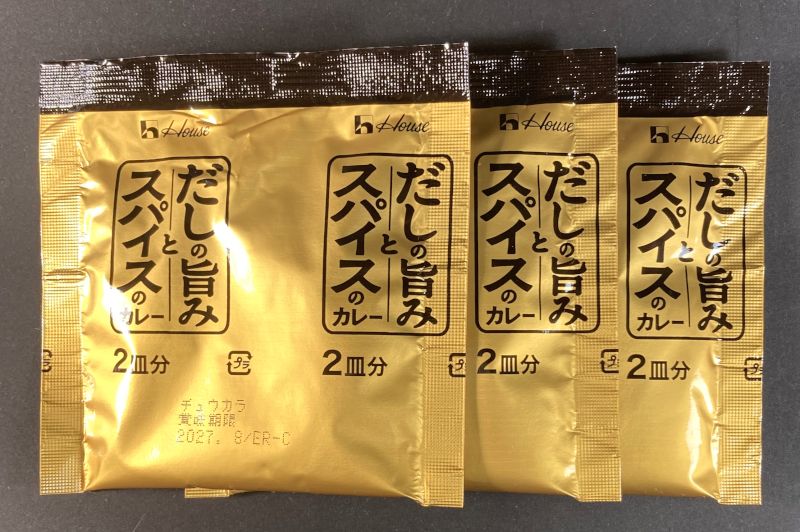だしの旨みとスパイスのカレー中辛の中身