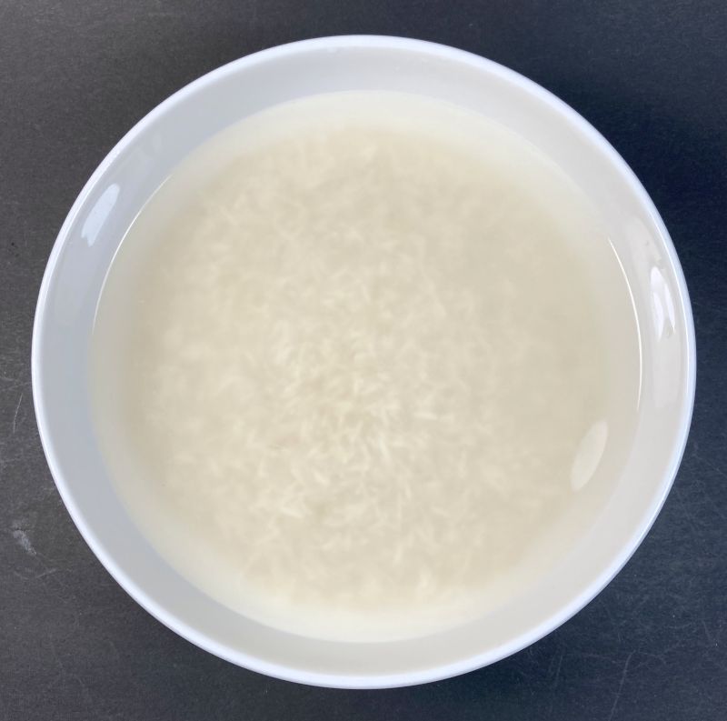 株式会社キャメル珈琲 Biryani_Chicken_Dumのバスマティを水につける