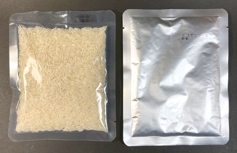 株式会社キャメル珈琲 Biryani_Chicken_Dumの中身バスマティライスとビリヤニの素