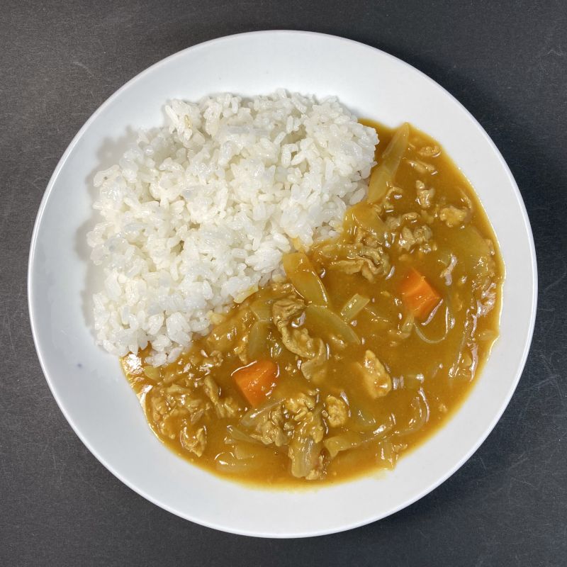 直火焙煎カレールゥ甘口完成・お皿に盛りつける