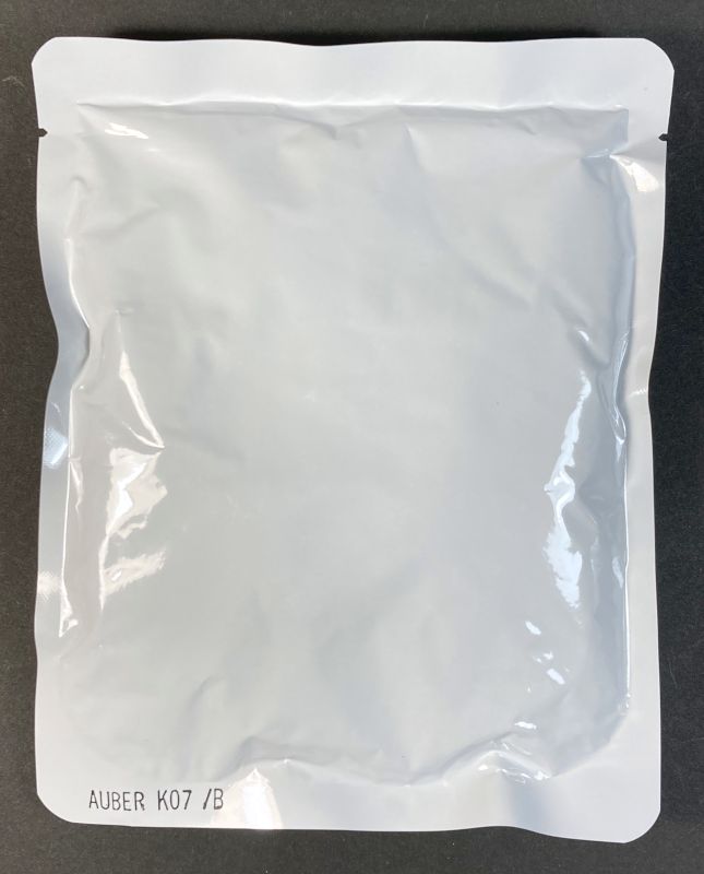 合同会社36チャンバース・オブ・スパイス オーベルジーヌ ビーフカレーのパウチ表側