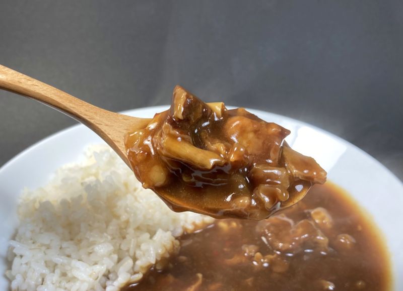 エスビー食品株式会社 噂の名店 京都 丸太町 お食事処 やまびこ とろとろ牛すじカレー 辛口の具材紹介