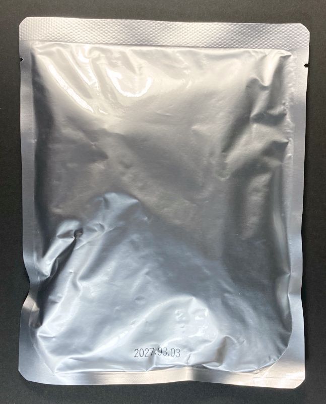 株式会社調味商事 航空母艦 赤城 レッドチキンカレー 中辛のレトルトパウチ表側