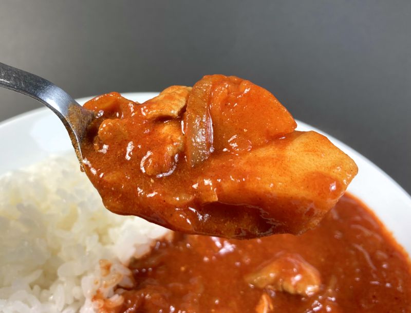 株式会社調味商事 航空母艦 赤城 レッドチキンカレー 中辛の具材紹介