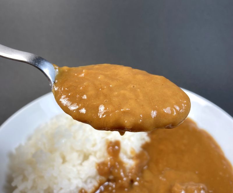 ハウス食品(株) ONION CURRY 生クリーム風味仕立て 飴色の玉ねぎの旨み 中辛の具材紹介