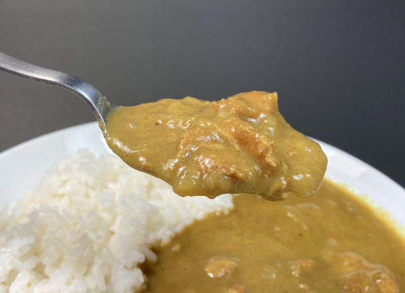 ハウスギャバン株式会社 粗挽きスパイスのチキンカレー レストラン用 200gの具材紹介