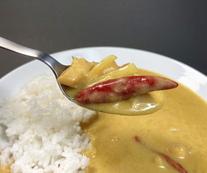 ハウスギャバン株式会社 タイ風鶏肉とココナッツミルクのイエローカレー レストラン用 200gの具材紹介